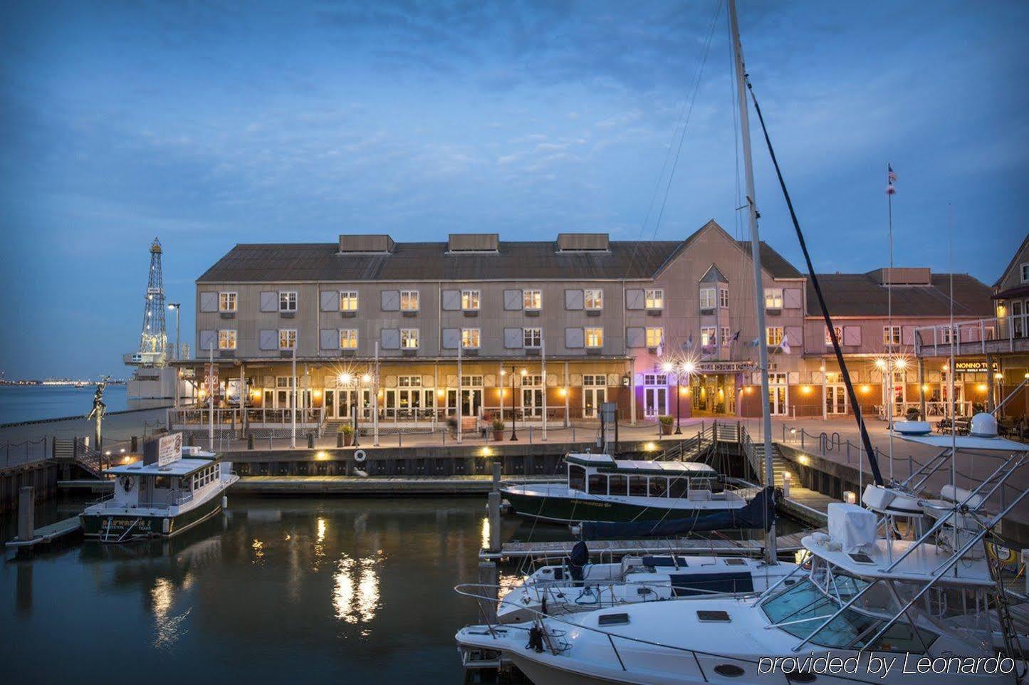 Harbor House Hotel And Marina Galveston Exterior foto